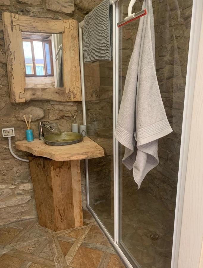 Apartamento Il Nido Di Matilde _Monolocale Design Sul Fiume_ Rossena Exterior foto