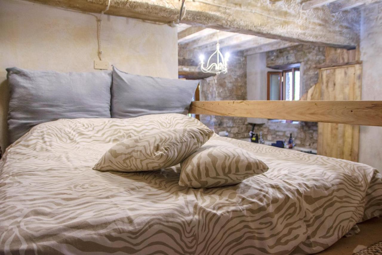 Apartamento Il Nido Di Matilde _Monolocale Design Sul Fiume_ Rossena Exterior foto