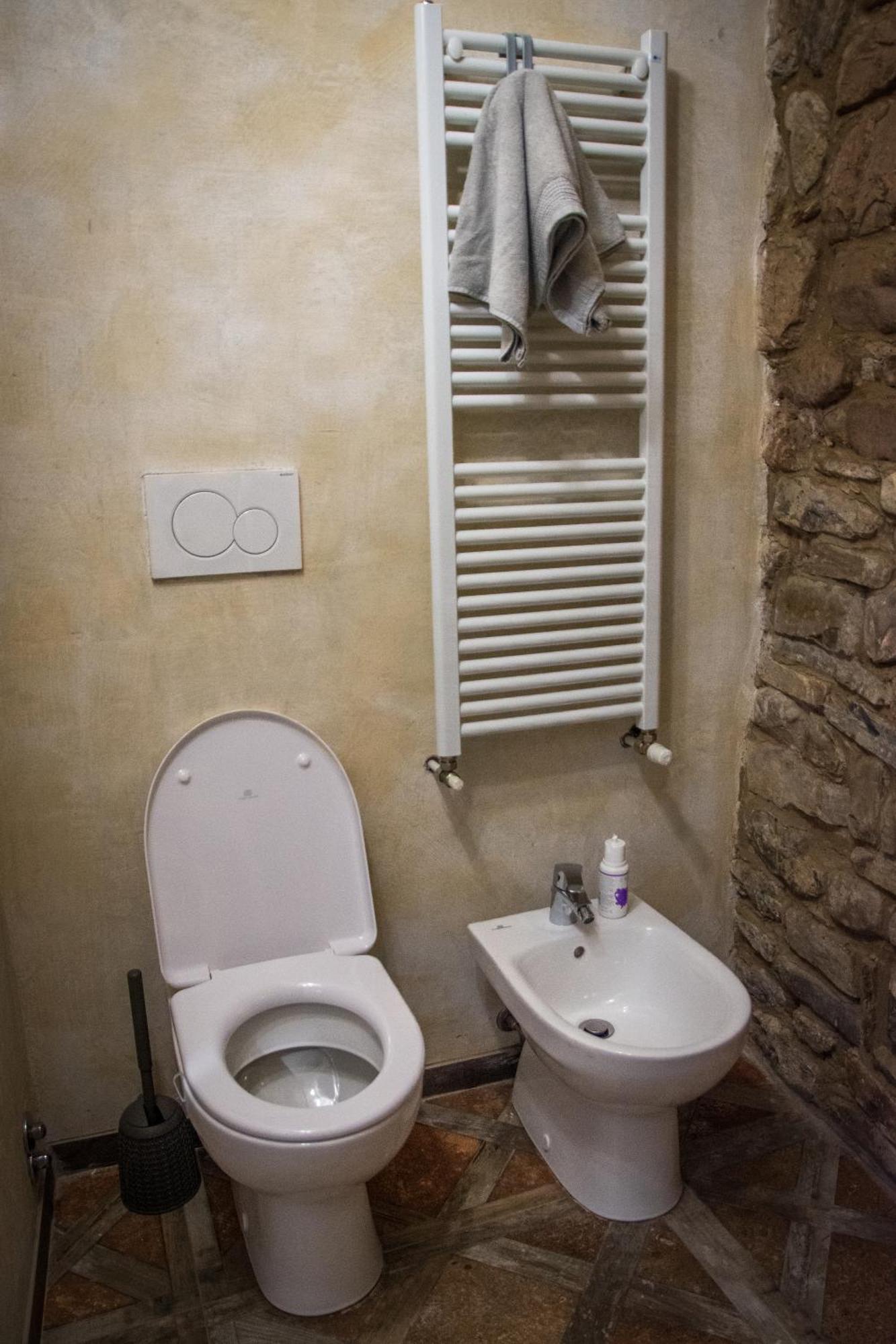 Apartamento Il Nido Di Matilde _Monolocale Design Sul Fiume_ Rossena Exterior foto